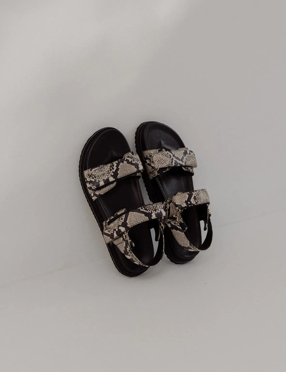 La Tribe | Isla Sandal - Snake/Black